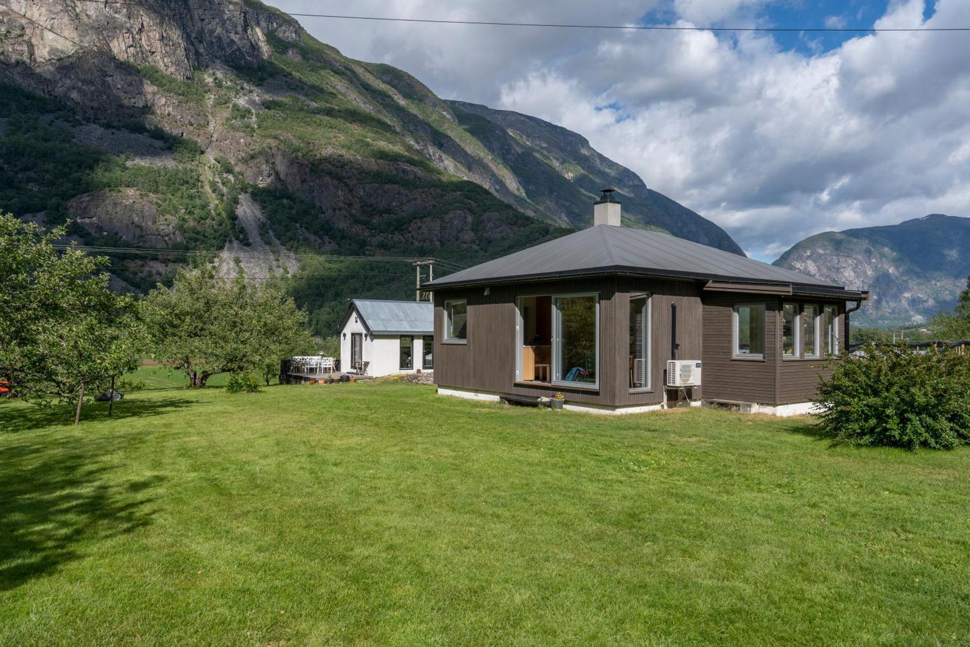 Jordeplegarden Holiday Home - Part Of A Farm - Two Buildings - Close To Flam Laerdalsoyri Exterior foto
