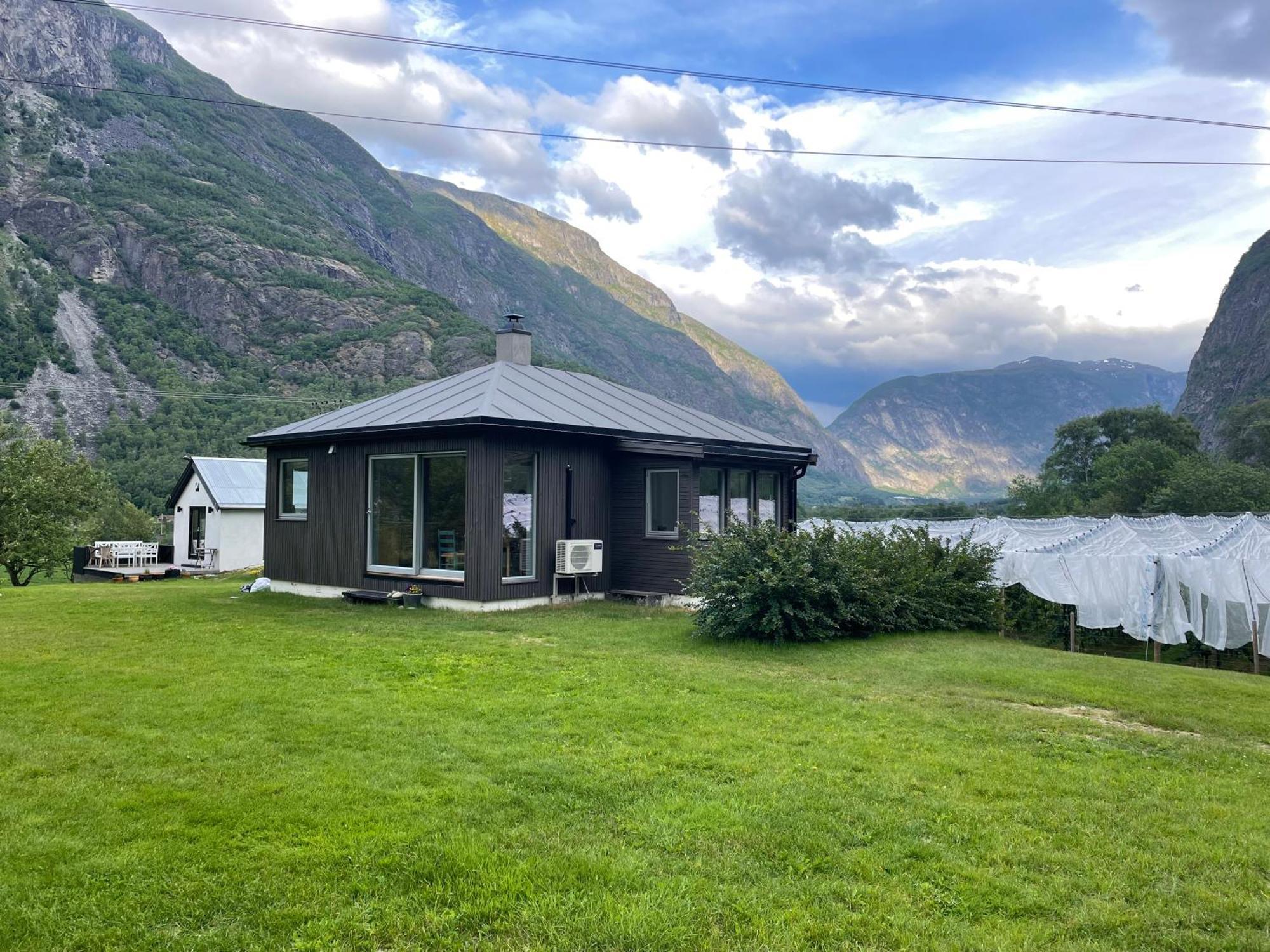 Jordeplegarden Holiday Home - Part Of A Farm - Two Buildings - Close To Flam Laerdalsoyri Exterior foto